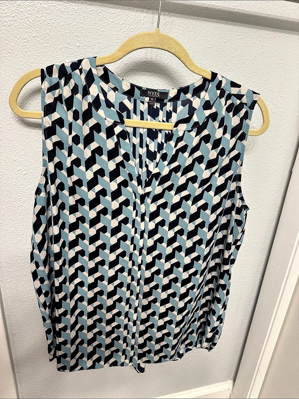 NYDJ Print Pleat Back Sleeveless Blouse Blue & Black Medium